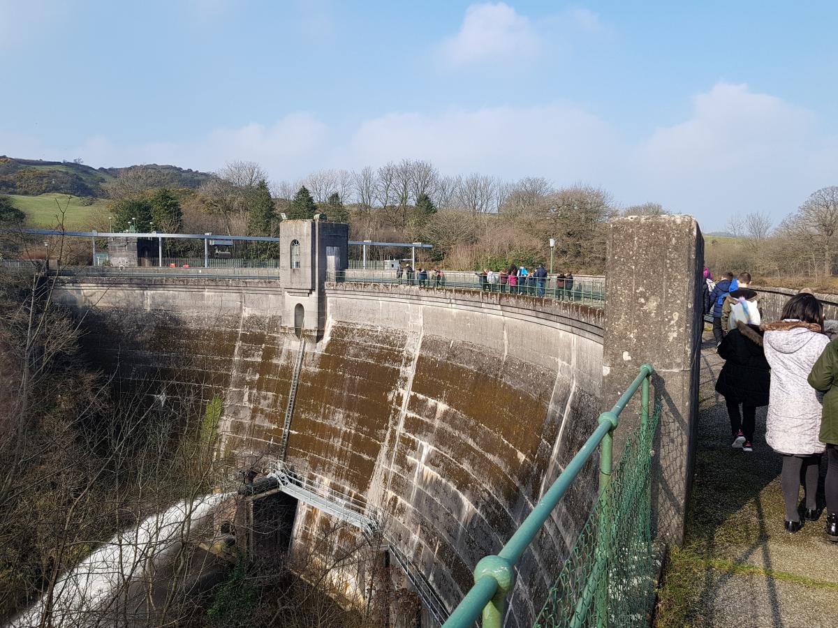 Primary 5 pupils from Noblehill Primary School enjoy a wander across the 298m long Tongland Dam